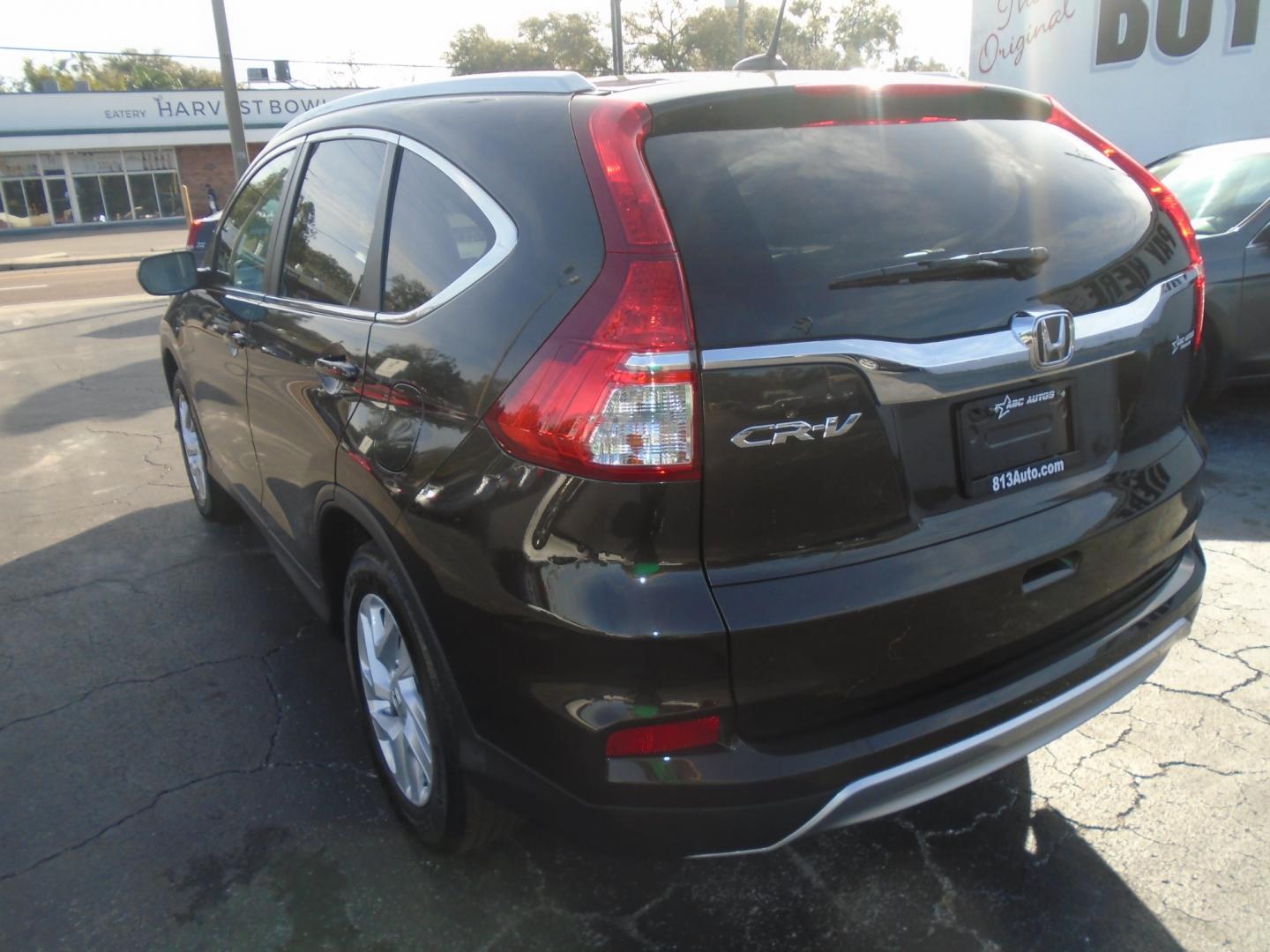 2015 Honda CR-V (2HKRM3H74FH) , located at 6112 N Florida Avenue, Tampa, FL, 33604, (888) 521-5131, 27.954929, -82.459534 - Photo#4